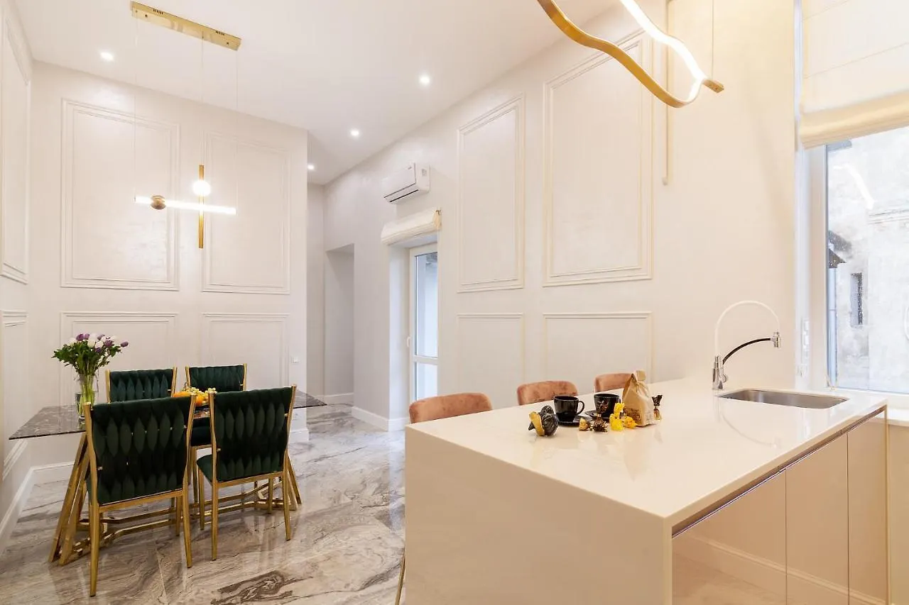 Royal Apartment On Fredra 4A Lvov